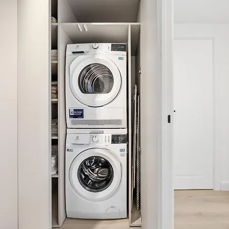 Elegant In Center, 11 *