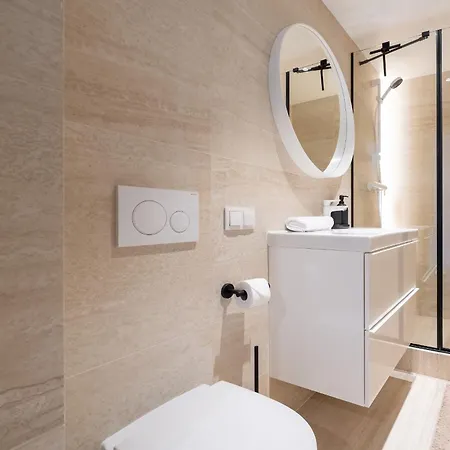 Elegant In Center, 11