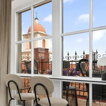 Elegant In Center, 11