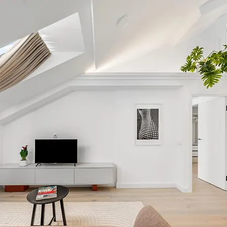 Elegant In Center, 11