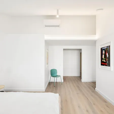 Elegant In Center, 11