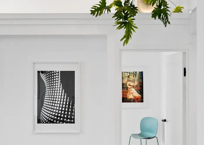 Elegant In Center, 11 *