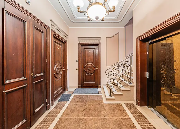 Elegant In Center, 11 *