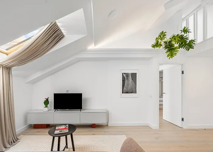 Elegant In Center, 11