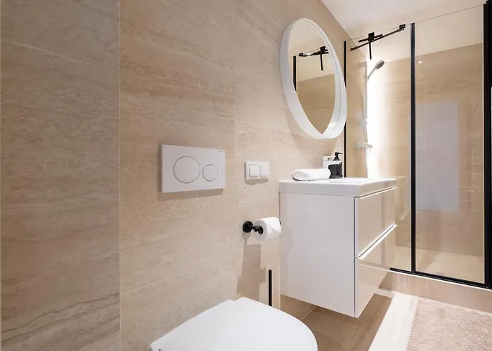 Elegant In Center, 11